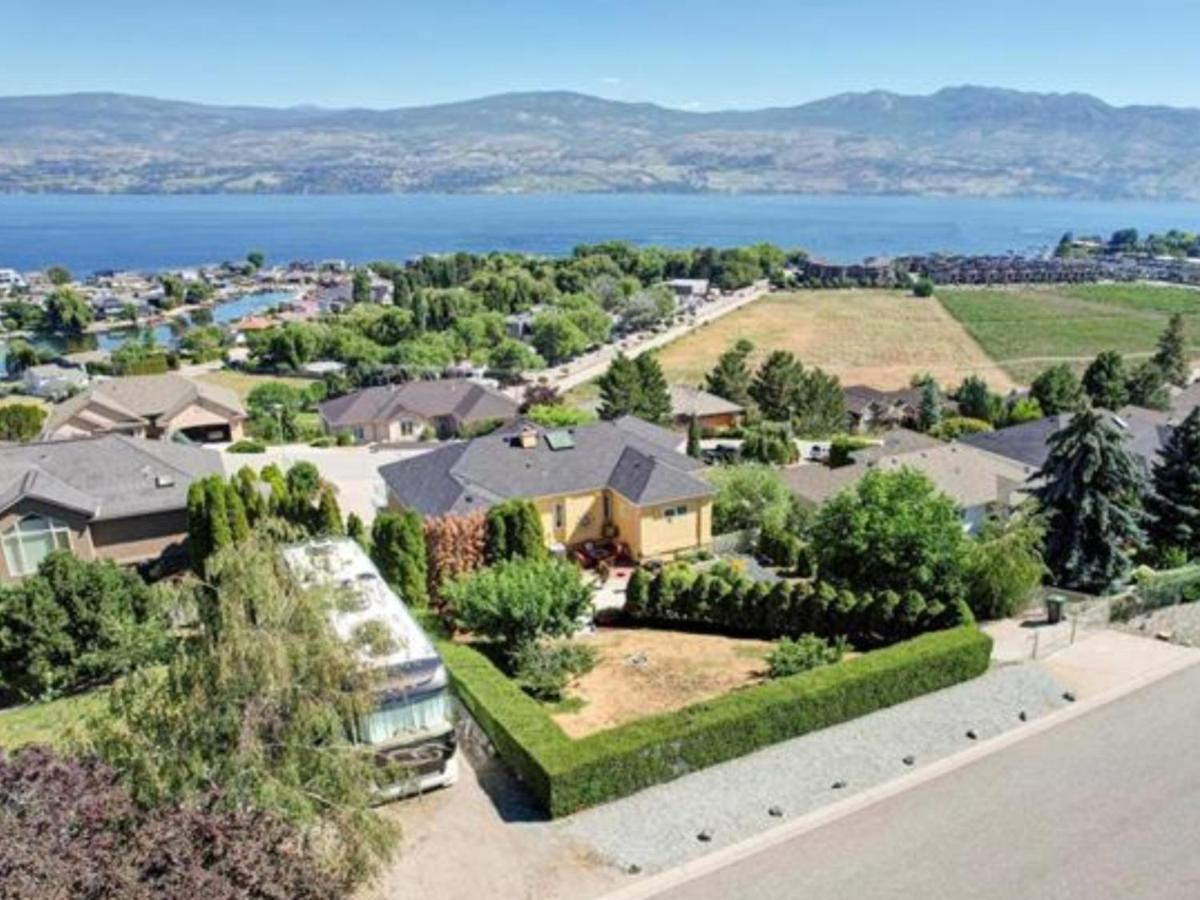 Lake View Yellow House By Winary Resort West Kelowna Eksteriør billede