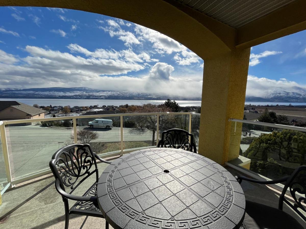 Lake View Yellow House By Winary Resort West Kelowna Eksteriør billede