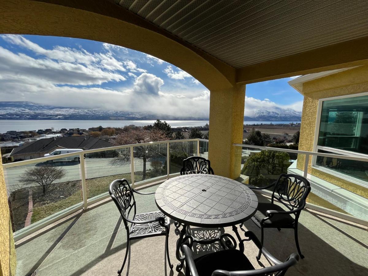Lake View Yellow House By Winary Resort West Kelowna Eksteriør billede